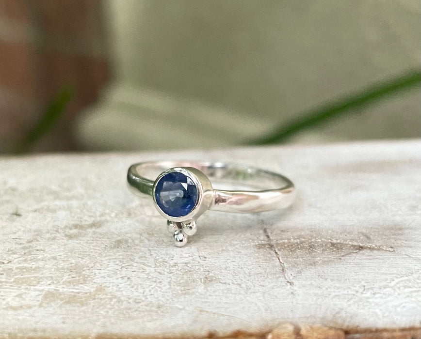 Natural Blue Sapphire Stacking Ring – Sterling Silver with Droplet Detail