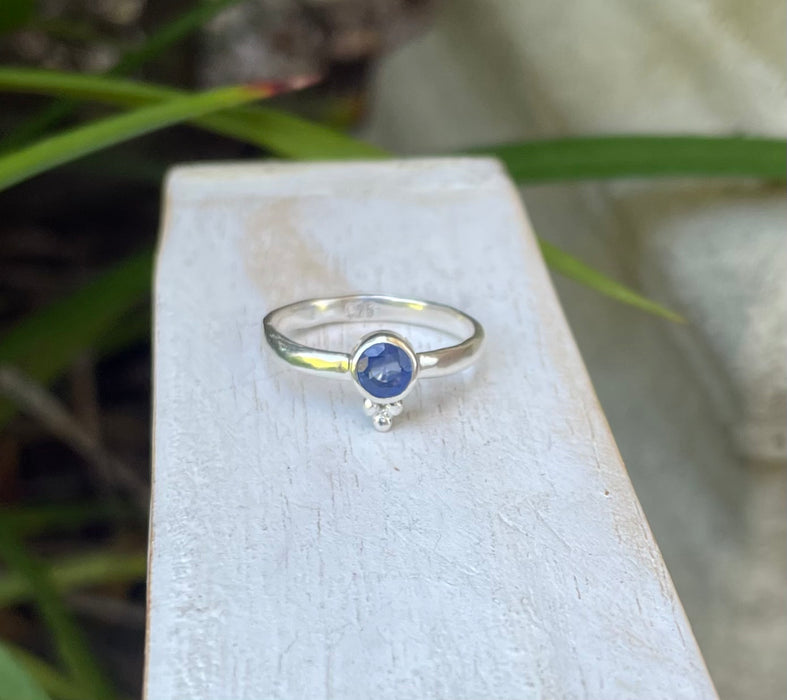 Natural Blue Sapphire Stacking Ring – Sterling Silver with Droplet Detail