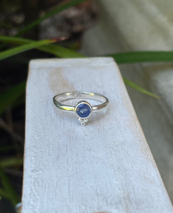 Natural Blue Sapphire Stacking Ring – Sterling Silver with Droplet Detail