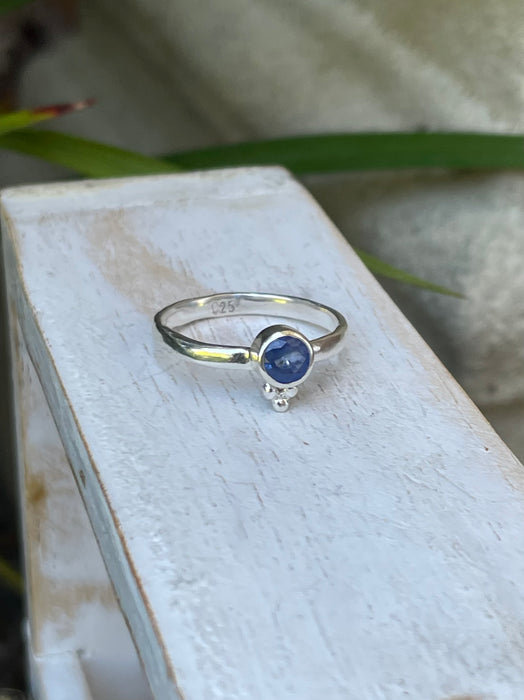 Natural Blue Sapphire Stacking Ring – Sterling Silver with Droplet Detail