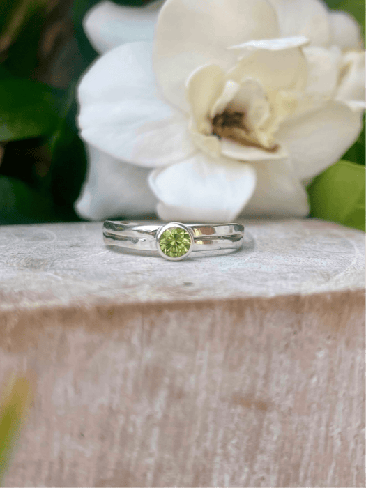 Faceted Peridot Gemstone Ring in Sterling Silver – Split Band Design - Kathy Sayce Jewellery